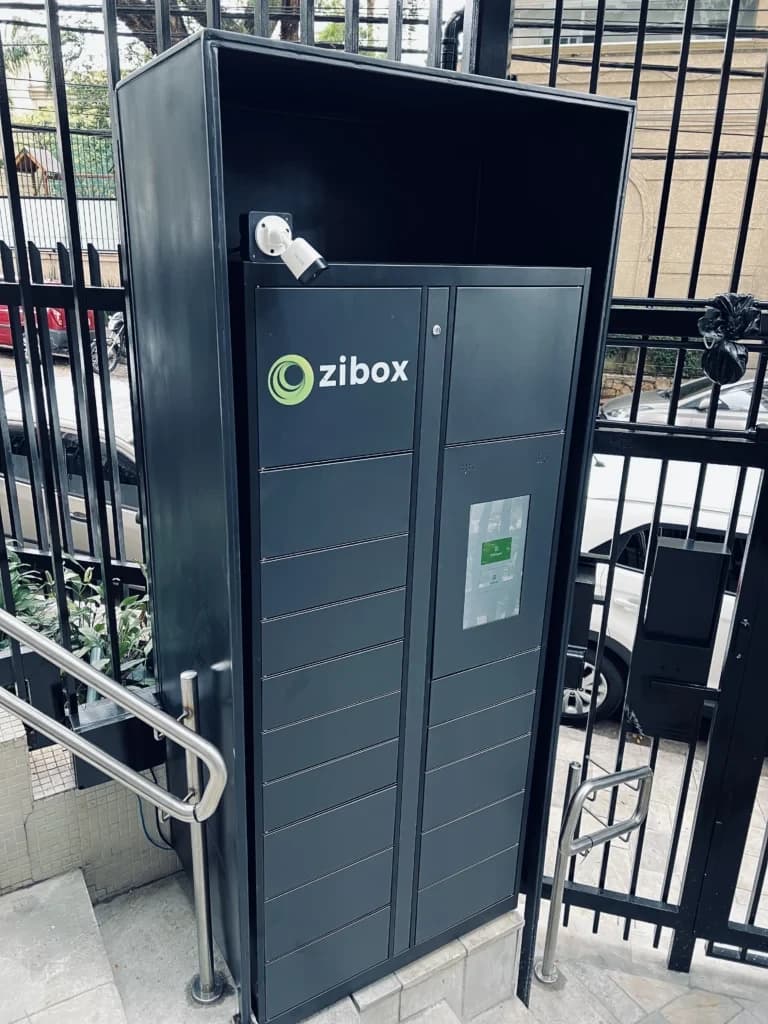 Zibox em hall de condomínio